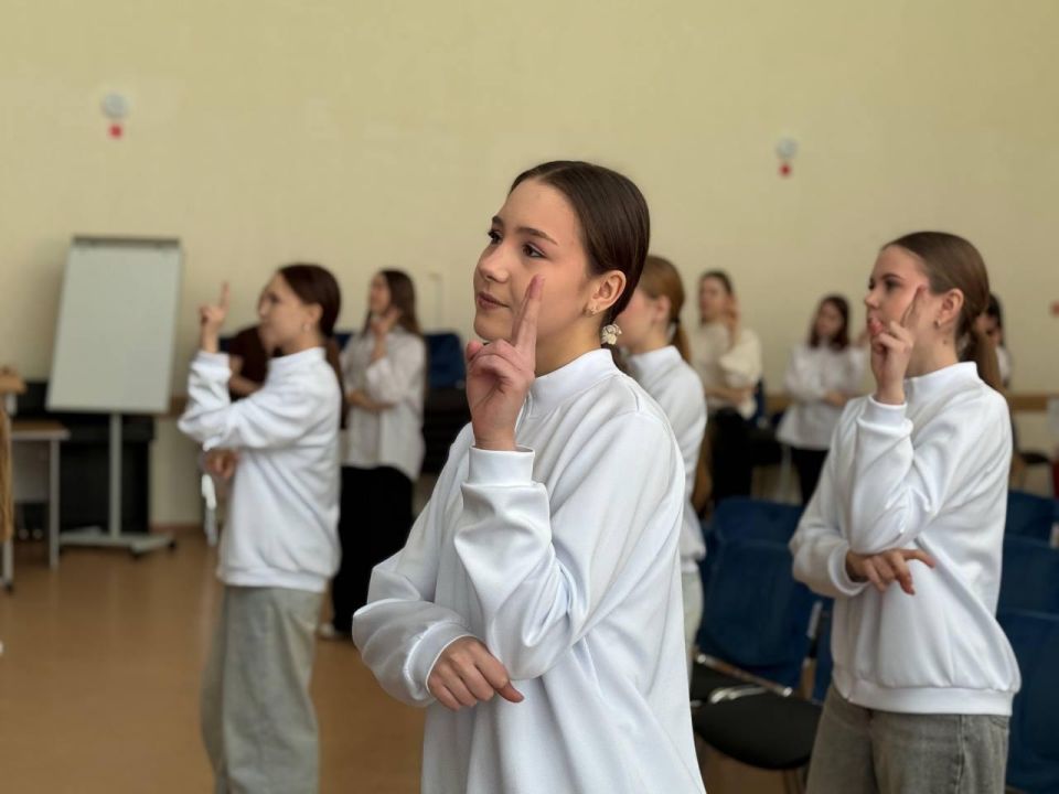 Школьники из ДНР и ЯНАО познакомились благодаря телемосту Школьники из ДНР и ЯНАО познакомились благодаря телемосту