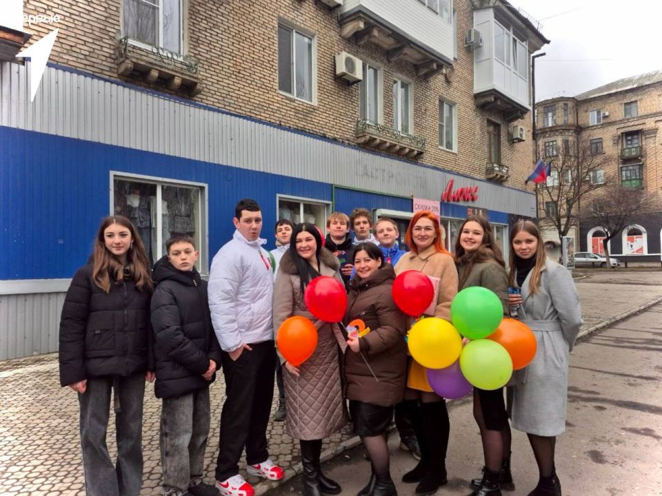 С наступающим Международным женским днём! С наступающим Международным женским днём!