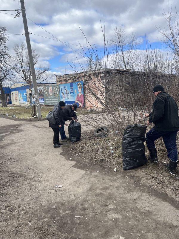 5 марта в Червоногвардейском районе осуществляются работы по уборке территории силами предприятий, учреждений и организаций района в рамках партийного проекта Единой России «Городская среда» 5 марта в Червоногвардейском районе осуществляются работы по уборке территории силами предприятий, учреждений и организаций района в рамках партийного проекта Единой России «Городская среда»