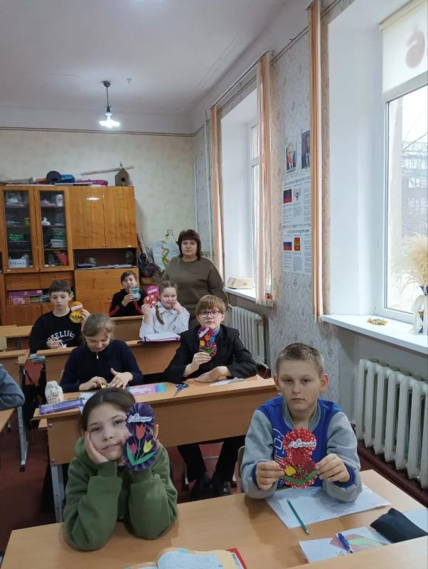 Накануне Международного женского дня, сотрудники библиотекифилиала №1 провели мастеркласс «Великолепная восьмерка» для учеников 4«А» класса ГБОУ СШ №19 Накануне Международного женского дня, сотрудники библиотекифилиала №1 провели мастеркласс «Великолепная восьмерка» для учеников 4«А» класса ГБОУ СШ №19