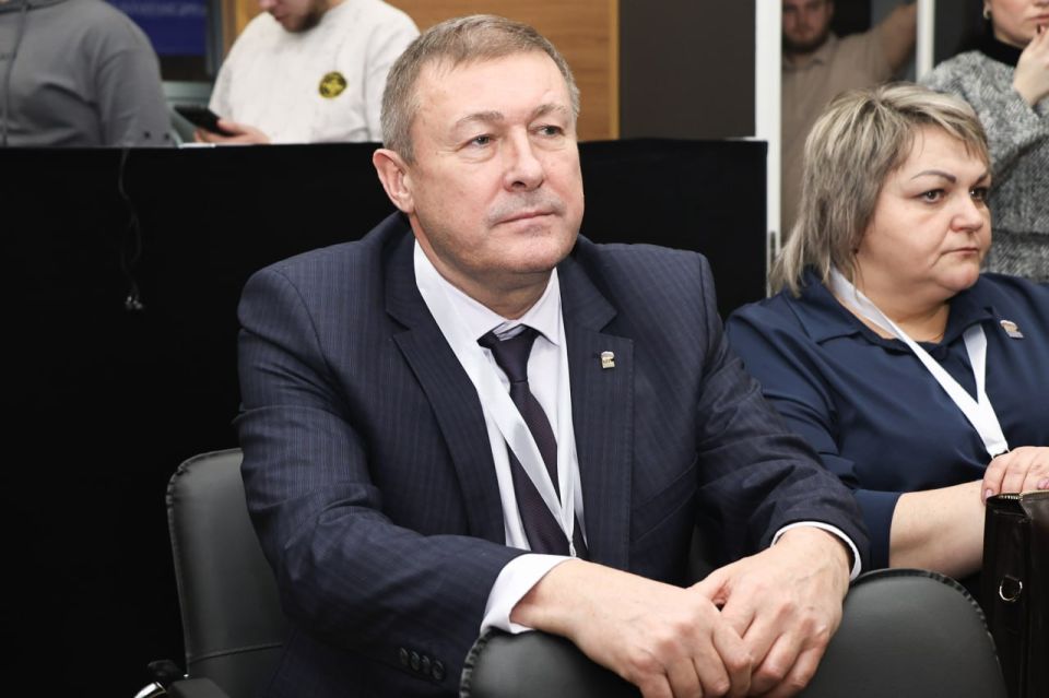 Глава Донецкой Народной Республики Денис Пушилин, гости Республики, первый заместитель Председателя Народного Совета ДНР Сергей Прокопенко и депутаты фракции «Единая Россия» в Народном Совете ДНР приняли участие в... Глава Донецкой Народной Республики Денис Пушилин, гости Республики, первый заместитель Председателя Народного Совета ДНР Сергей Прокопенко и депутаты фракции «Единая Россия» в Народном Совете ДНР приняли участие в...