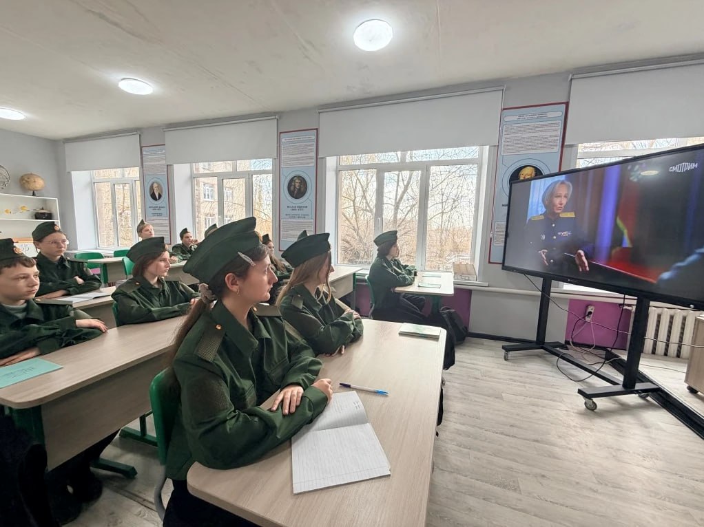 В школах Шахтерского округа провели мероприятия, направленные на предупреждение противоправного поведения среди детей и молодежи В школах Шахтерского округа провели мероприятия, направленные на предупреждение противоправного поведения среди детей и молодежи