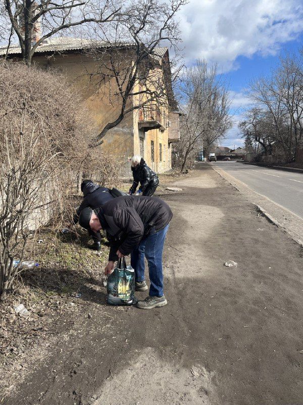 5 марта в Червоногвардейском районе осуществляются работы по уборке территории силами предприятий, учреждений и организаций района в рамках партийного проекта Единой России «Городская среда» 5 марта в Червоногвардейском районе осуществляются работы по уборке территории силами предприятий, учреждений и организаций района в рамках партийного проекта Единой России «Городская среда»