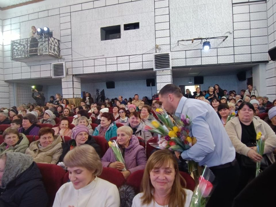 В преддверии Международного женского дня в Володарском Доме культуры состоялся праздничный концерт В преддверии Международного женского дня в Володарском Доме культуры состоялся праздничный концерт