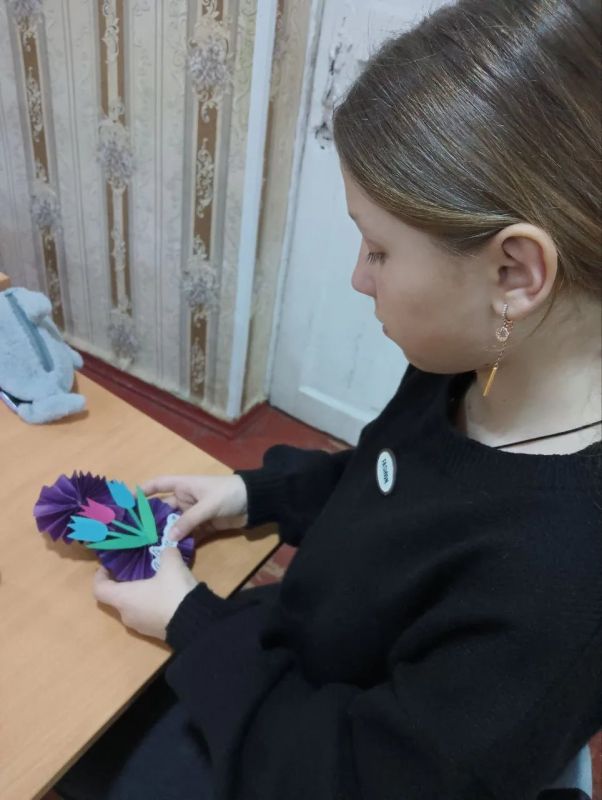 Накануне Международного женского дня, сотрудники библиотекифилиала №1 провели мастеркласс «Великолепная восьмерка» для учеников 4«А» класса ГБОУ СШ №19 Накануне Международного женского дня, сотрудники библиотекифилиала №1 провели мастеркласс «Великолепная восьмерка» для учеников 4«А» класса ГБОУ СШ №19