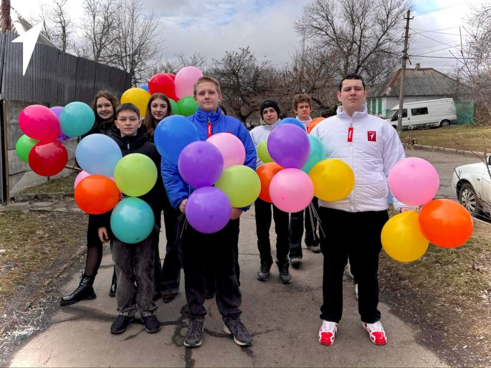 С наступающим Международным женским днём! С наступающим Международным женским днём!
