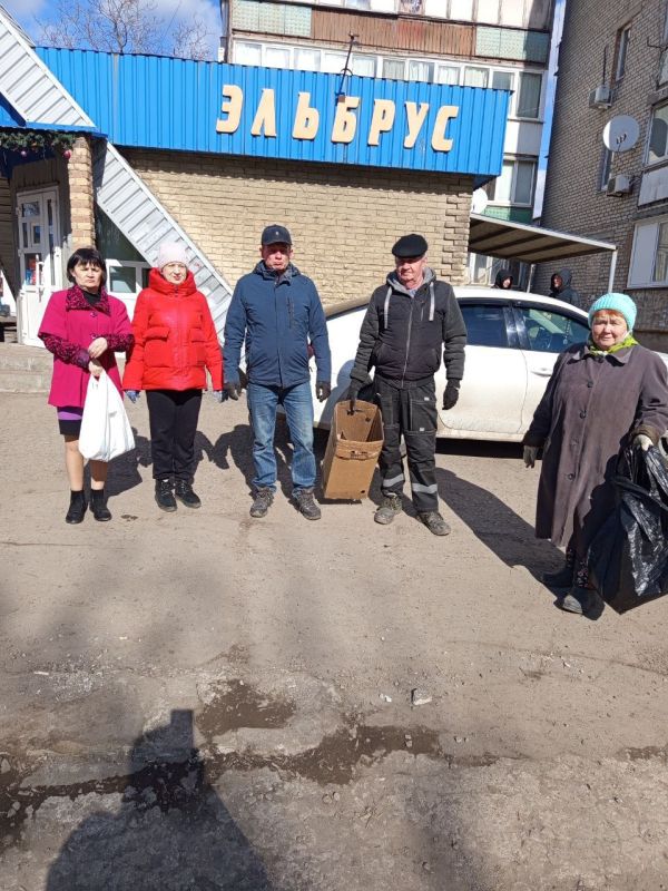 5 марта в Червоногвардейском районе осуществляются работы по уборке территории силами предприятий, учреждений и организаций района в рамках партийного проекта Единой России «Городская среда» 5 марта в Червоногвардейском районе осуществляются работы по уборке территории силами предприятий, учреждений и организаций района в рамках партийного проекта Единой России «Городская среда»
