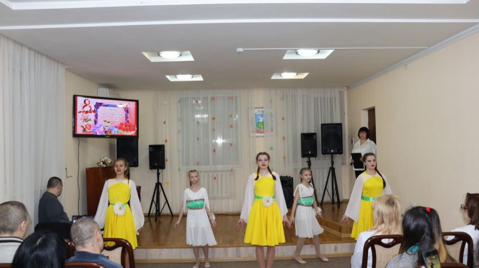 Вы заметили, что небо стало выше и светлее, а солнечные лучи с каждым днём становятся ласковее и теплее? Вы заметили, что небо стало выше и светлее, а солнечные лучи с каждым днём становятся ласковее и теплее?