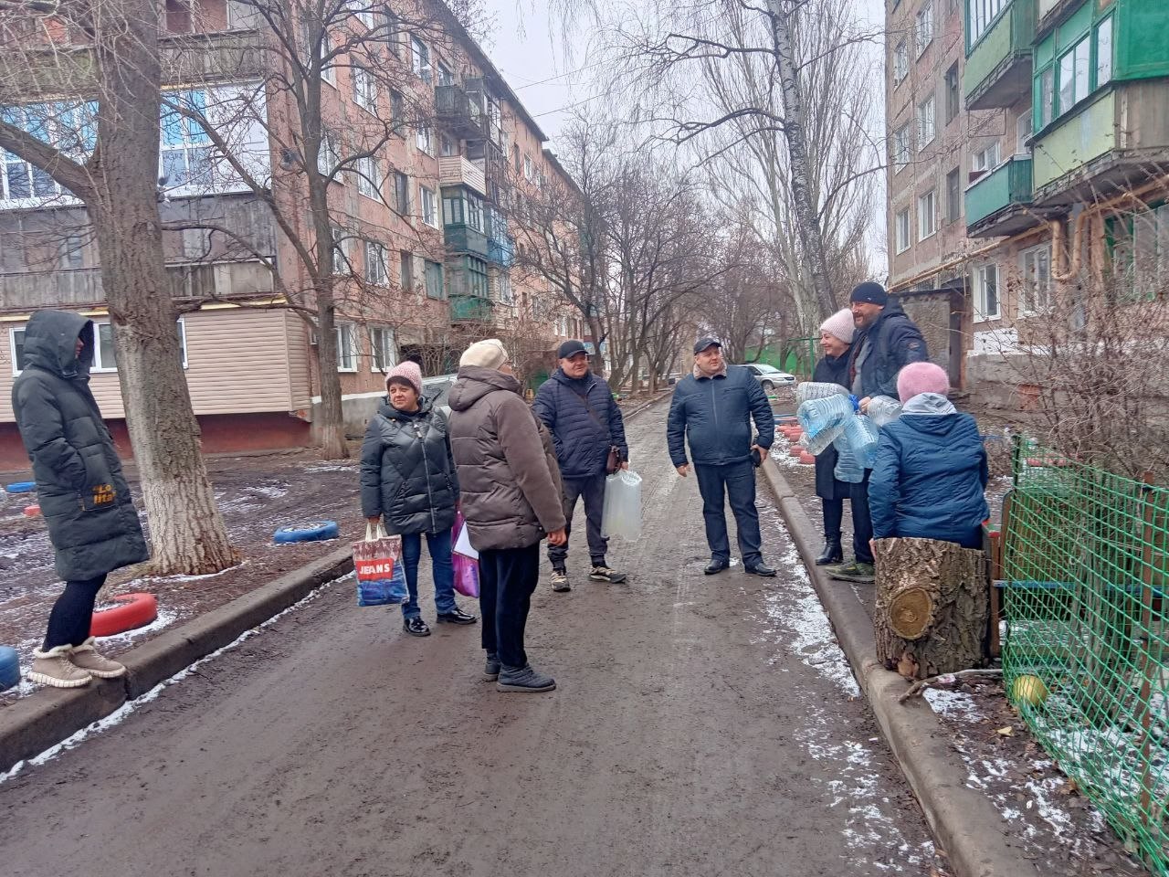 Роман Конев: В Горловке, в рамках проекта «Управдом» партии «Единая Россия», представители Управы Калининского района и Единого регионального фонда управления МКД ДНР провели серию встреч с жителями многоквартирных домов Роман Конев: В Горловке, в рамках проекта «Управдом» партии «Единая Россия», представители Управы Калининского района и Единого регионального фонда управления МКД ДНР провели серию встреч с жителями многоквартирных домов