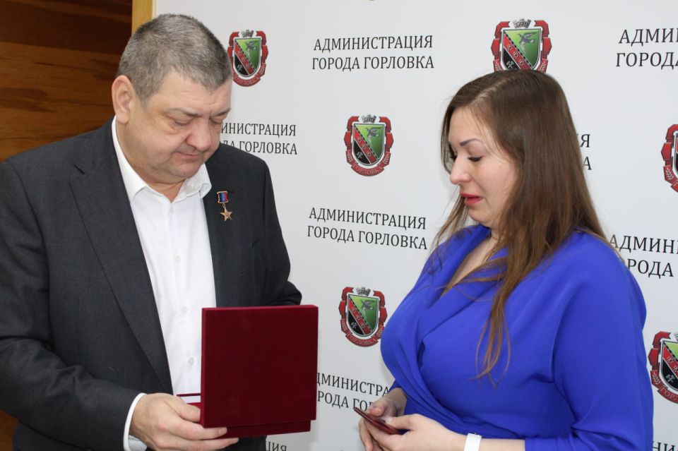 Иван Приходько: Сегодня совместно с Председателем Всероссийской Общественной организации «Молодая Гвардия Единой России» Антоном Вячеславовичем Демидовым, депутатом Народного Совета Донецкой Народной Республики, членом... Иван Приходько: Сегодня совместно с Председателем Всероссийской Общественной организации «Молодая Гвардия Единой России» Антоном Вячеславовичем Демидовым, депутатом Народного Совета Донецкой Народной Республики, членом...