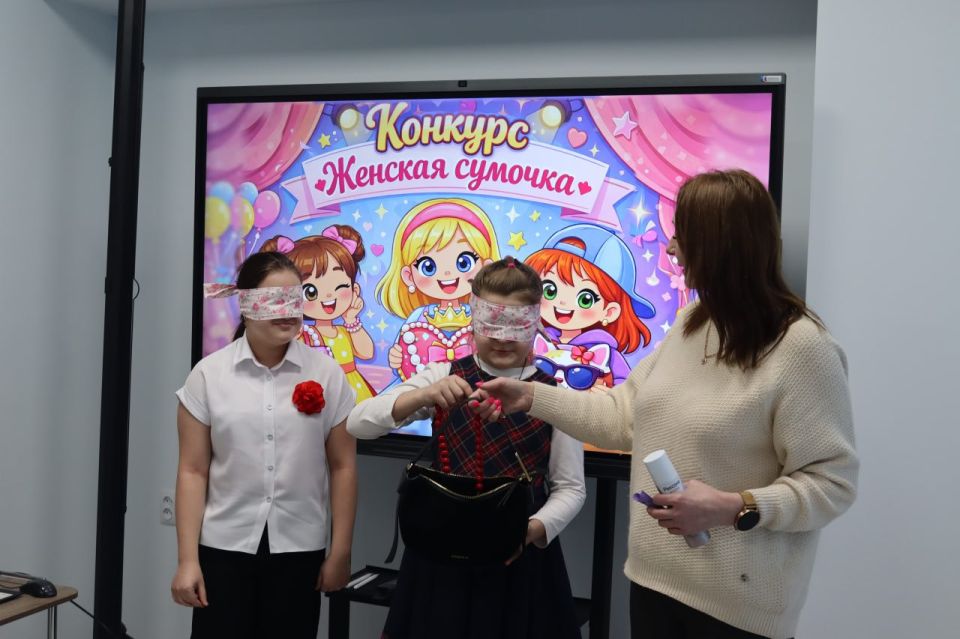Празднично-игровая программа «В марте есть такой денёк» Празднично-игровая программа «В марте есть такой денёк»