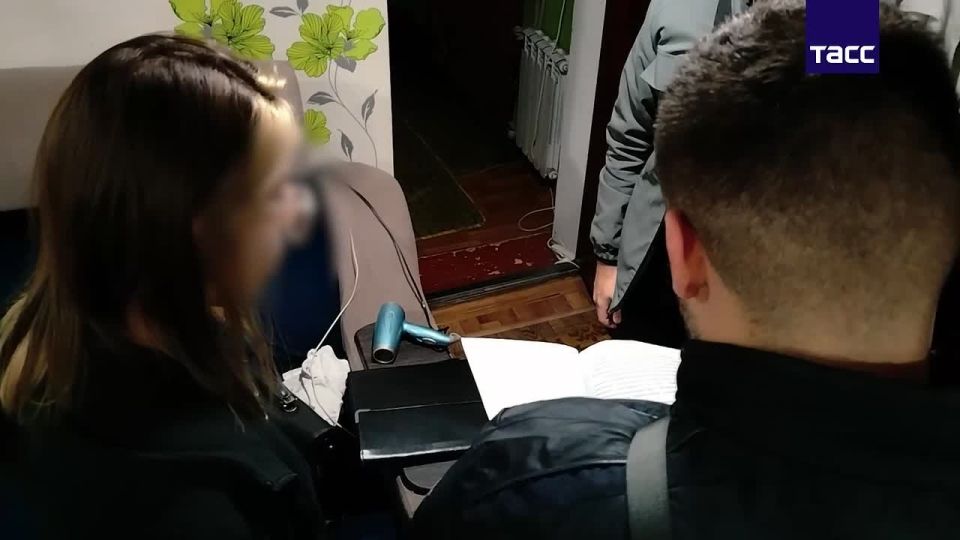 ФСБ задержала 18-летнюю жительницу ДНР по подозрению в госизмене