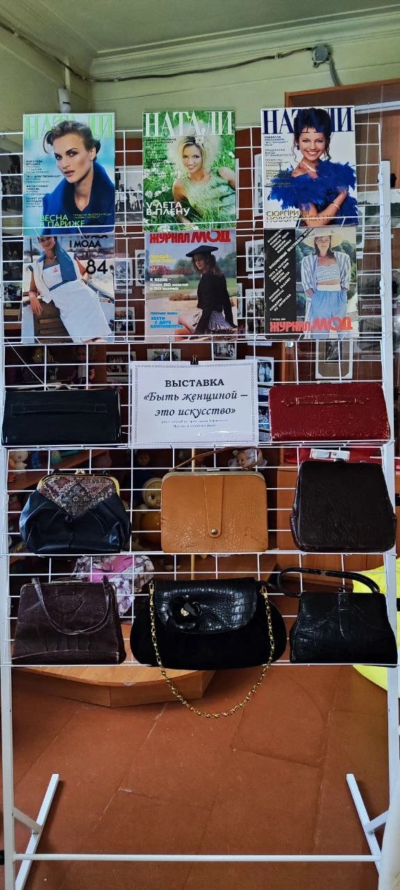 В атмосфере весеннего предпраздничного настроения в МБУ «Музей истории города Харцызска» открылась выставка к Международному женскому Дню 8 Марта «Быть женщиной – это искусство» В атмосфере весеннего предпраздничного настроения в МБУ «Музей истории города Харцызска» открылась выставка к Международному женскому Дню 8 Марта «Быть женщиной – это искусство»
