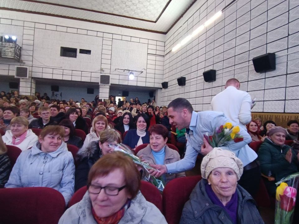 В преддверии Международного женского дня в Володарском Доме культуры состоялся праздничный концерт В преддверии Международного женского дня в Володарском Доме культуры состоялся праздничный концерт