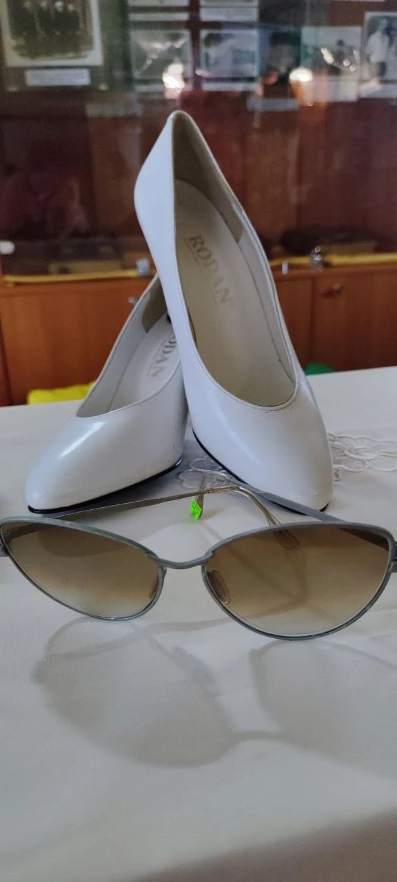 В атмосфере весеннего предпраздничного настроения в МБУ «Музей истории города Харцызска» открылась выставка к Международному женскому Дню 8 Марта «Быть женщиной – это искусство»