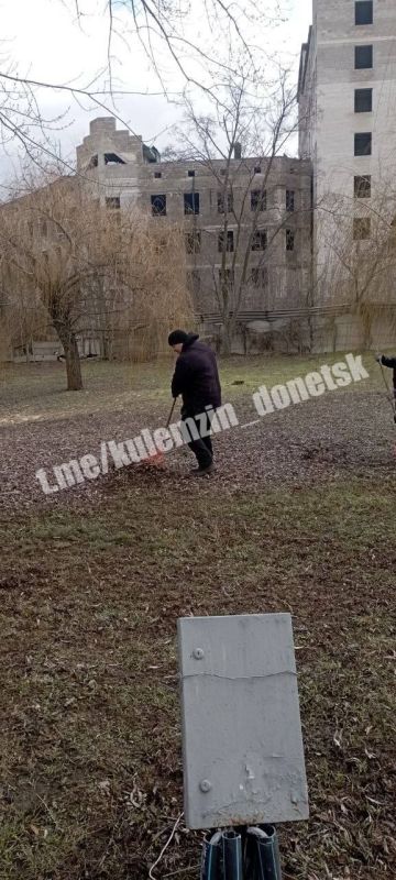 В преддверии Международного женского дня сотрудники Дирекции парков занимаются уборкой и благоустройством территорий! В преддверии Международного женского дня сотрудники Дирекции парков занимаются уборкой и благоустройством территорий!