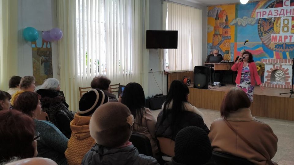 В преддверии международного женского дня в светлодарском отделении ГБУСО ЦСОН г. Дебальцево, совместно с городским дворцом культуры, прошёл праздничный концерт В преддверии международного женского дня в светлодарском отделении ГБУСО ЦСОН г. Дебальцево, совместно с городским дворцом культуры, прошёл праздничный концерт
