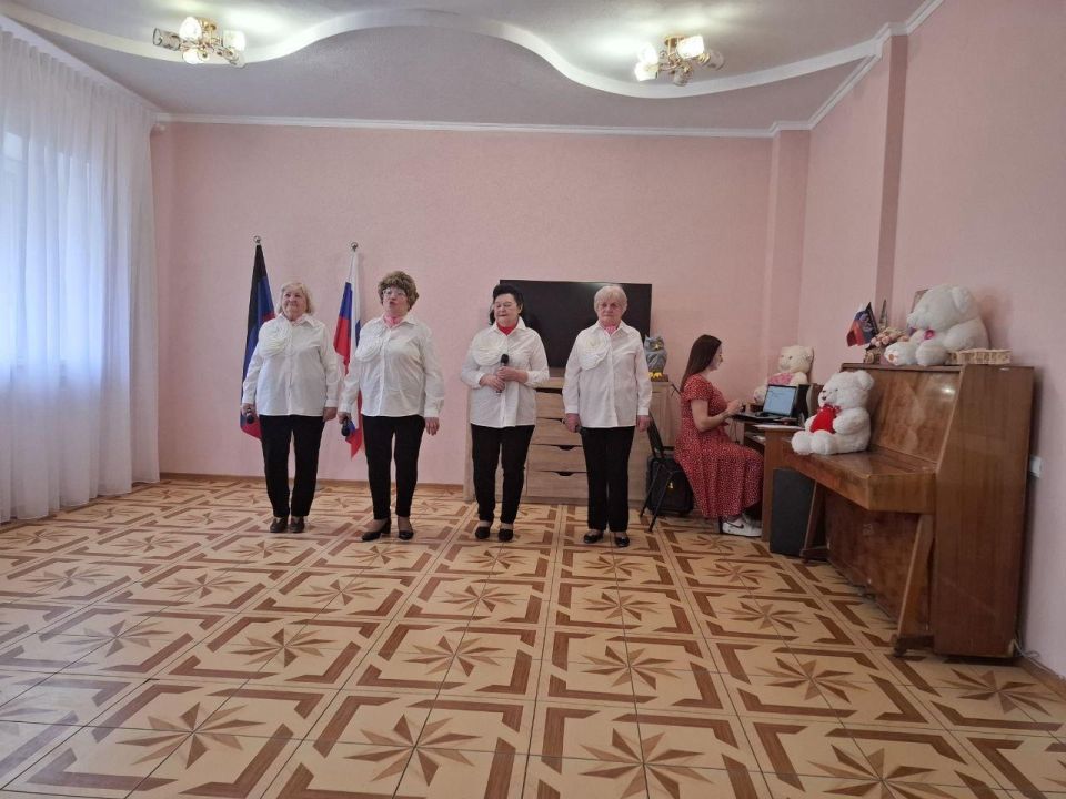 В Харцызске провели мероприятие, посвященное Международному женскому дню В Харцызске провели мероприятие, посвященное Международному женскому дню