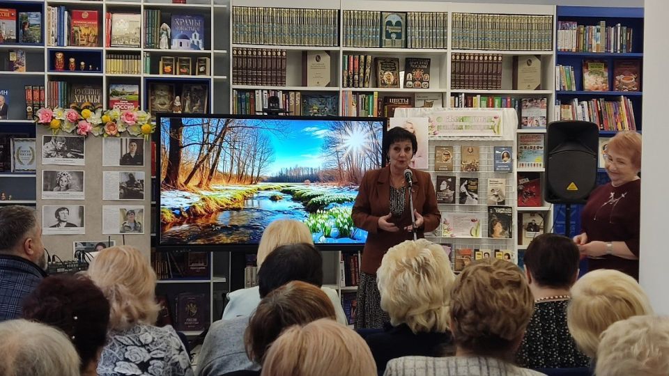 Вместе с весной приходит к нам замечательный праздник – Международный женский день, который стал прекрасным поводом для встречи в Центральной городской библиотеке им. М. Горького членов Совета женщин г. Макеевки... Вместе с весной приходит к нам замечательный праздник – Международный женский день, который стал прекрасным поводом для встречи в Центральной городской библиотеке им. М. Горького членов Совета женщин г. Макеевки...