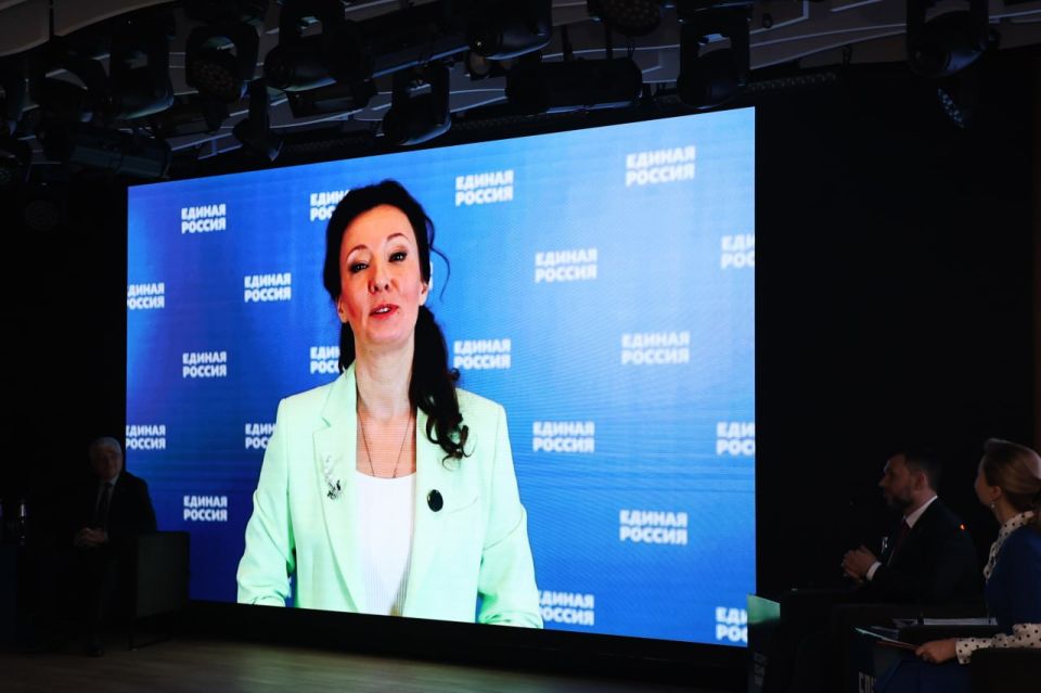 Глава Донецкой Народной Республики Денис Пушилин, гости Республики, первый заместитель Председателя Народного Совета ДНР Сергей Прокопенко и депутаты фракции «Единая Россия» в Народном Совете ДНР приняли участие в... Глава Донецкой Народной Республики Денис Пушилин, гости Республики, первый заместитель Председателя Народного Совета ДНР Сергей Прокопенко и депутаты фракции «Единая Россия» в Народном Совете ДНР приняли участие в...