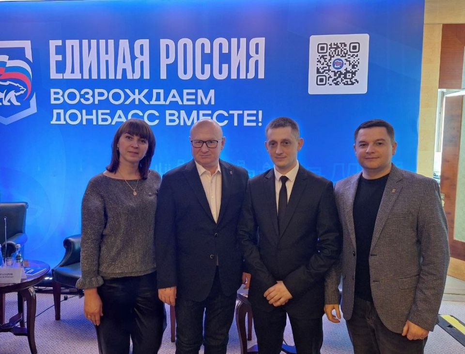 Александр Шатов: Партийцы Шахтерского округа поучаствовали в республиканском партийном форуме «Единой России» Александр Шатов: Партийцы Шахтерского округа поучаствовали в республиканском партийном форуме «Единой России»