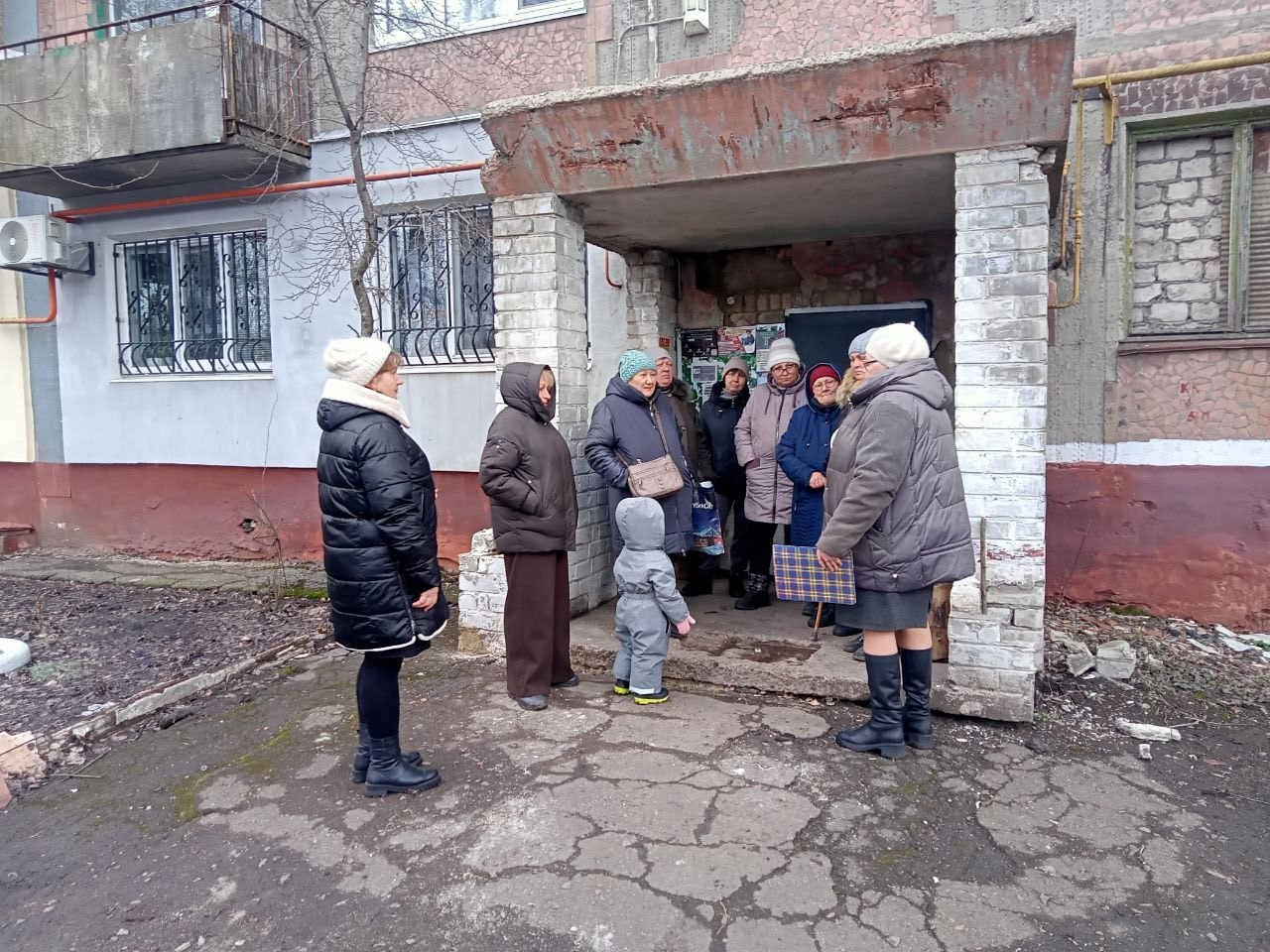 Роман Конев: В Горловке, в рамках проекта «Управдом» партии «Единая Россия», представители Управы Калининского района и Единого регионального фонда управления МКД ДНР провели серию встреч с жителями многоквартирных домов