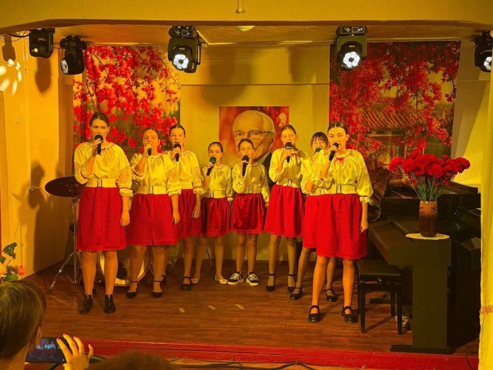 Праздничное весеннее настроение в Ждановской детской школе искусств Праздничное весеннее настроение в Ждановской детской школе искусств