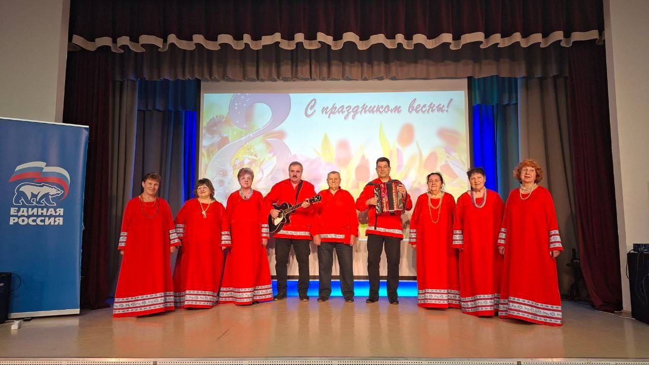 В преддверии празднования международного женского дня, в клубе села Бирюки г. Донецка состоялся праздничный концерт «В этот день, весной согретый, все цветы, улыбки – Вам!»