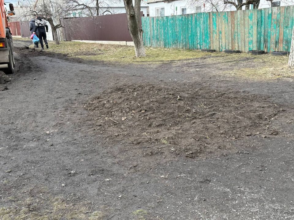 В жилмассиве Пролетарский провели отсыпку участка дороги В жилмассиве Пролетарский провели отсыпку участка дороги