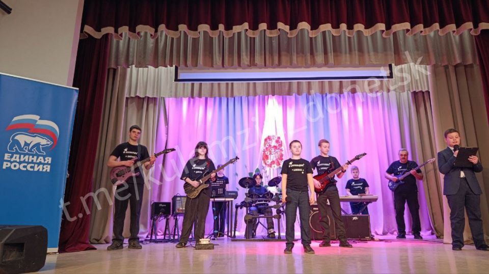 В клубе села Бирюки в рамках проекта «Культура малой родины» партии «Единая Россия» состоялся праздничный концерт «В этот день, весной согретый, все цветы, улыбки – Вам!» В клубе села Бирюки в рамках проекта «Культура малой родины» партии «Единая Россия» состоялся праздничный концерт «В этот день, весной согретый, все цветы, улыбки – Вам!»