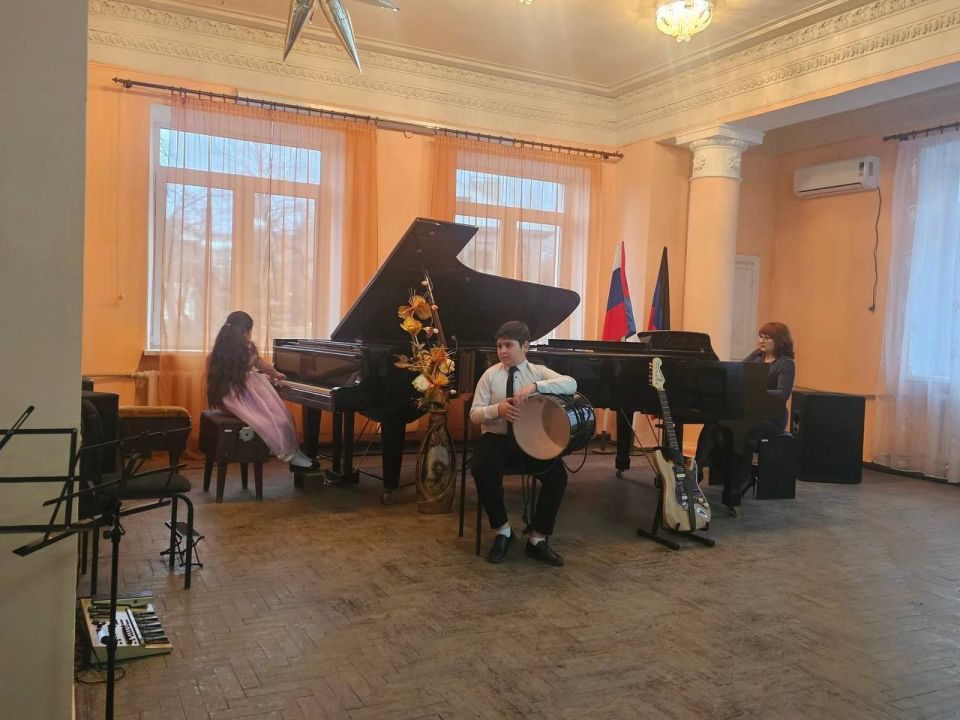 Сегодня, в МБУДО ДДШИ прошёл праздничный концерт, посвящённый Международному женскому дню Сегодня, в МБУДО ДДШИ прошёл праздничный концерт, посвящённый Международному женскому дню