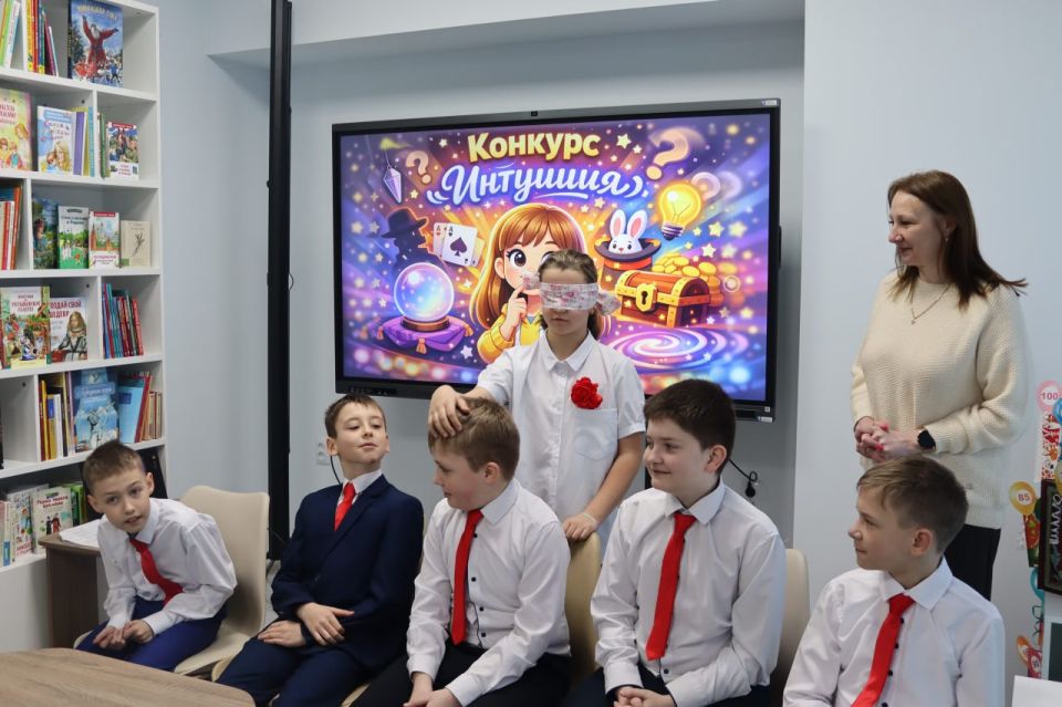 Празднично-игровая программа «В марте есть такой денёк» Празднично-игровая программа «В марте есть такой денёк»