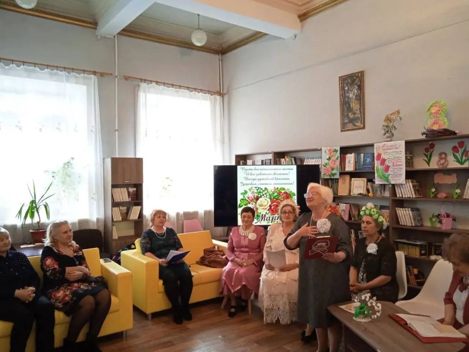 Накануне Международного женского дня, праздника весны, праздника всех женщин независимо от возраста, в Зугрэсской библиотеке-филиале №3 состоялся час дружеского общения «Праздник красоты и радости» Накануне Международного женского дня, праздника весны, праздника всех женщин независимо от возраста, в Зугрэсской библиотеке-филиале №3 состоялся час дружеского общения «Праздник красоты и радости»
