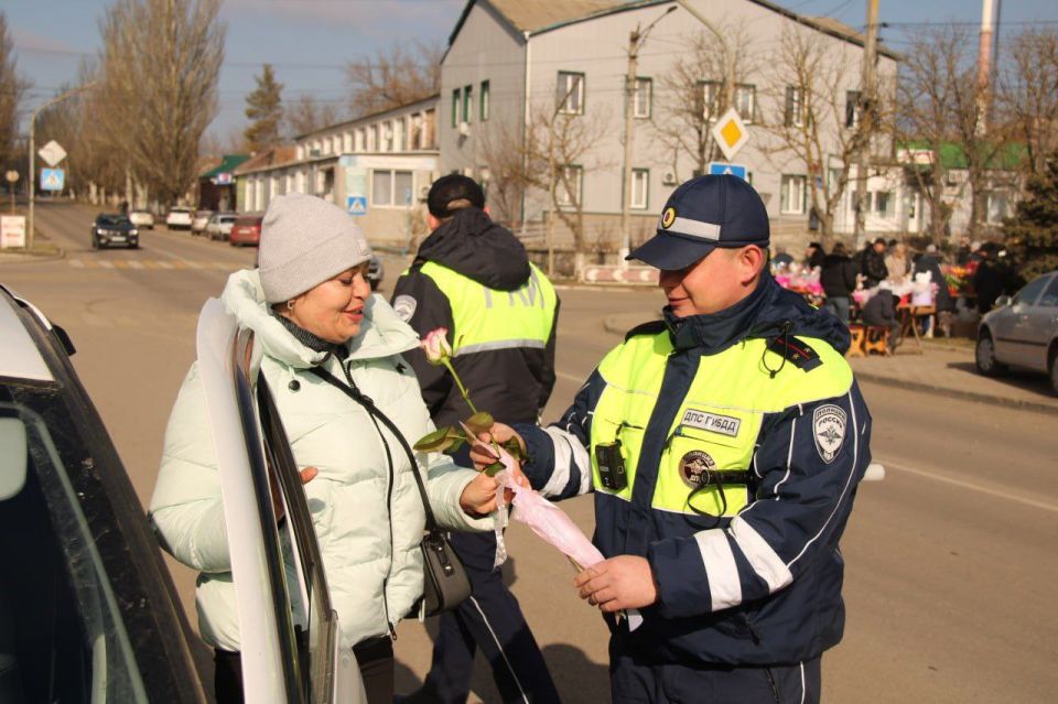 В преддверии 8 Марта в Володарском муниципальном округе округе прошла уже акция «Автоледи» В преддверии 8 Марта в Володарском муниципальном округе округе прошла уже акция «Автоледи»