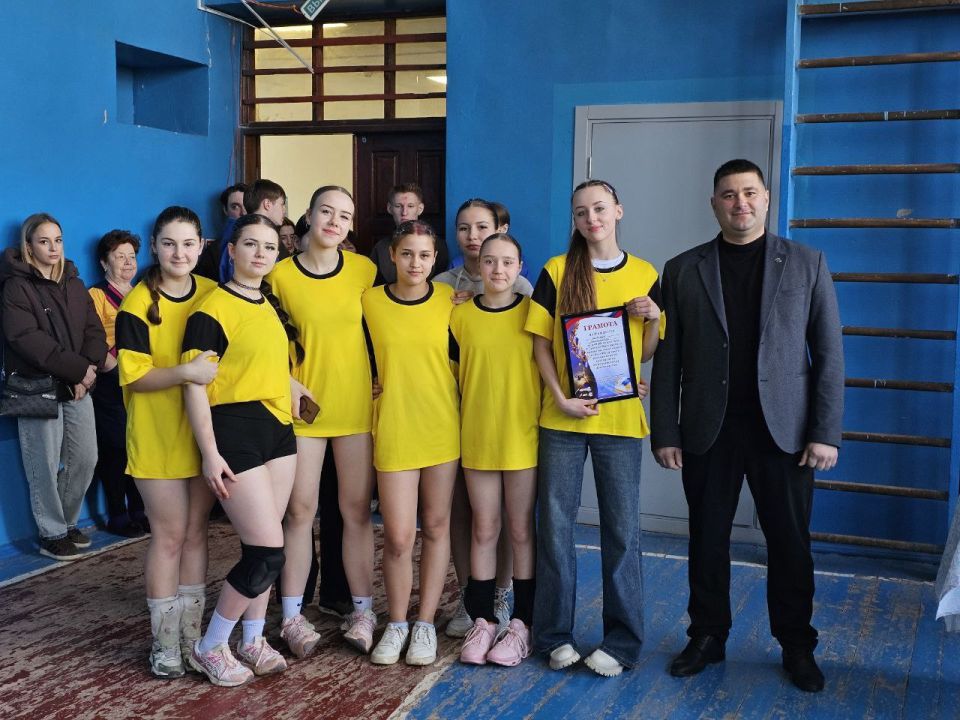 Сегодня в пгт. Ялта на базах сразу двух школ — ГБОУ «Ялтинская школа №2» и ГБОУ «Ялтинская школа №1» — состоялся Турнир Мангушского муниципального округа по волейболу среди женских команд, посвящённый Международному женскому... Сегодня в пгт. Ялта на базах сразу двух школ — ГБОУ «Ялтинская школа №2» и ГБОУ «Ялтинская школа №1» — состоялся Турнир Мангушского муниципального округа по волейболу среди женских команд, посвящённый Международному женскому...