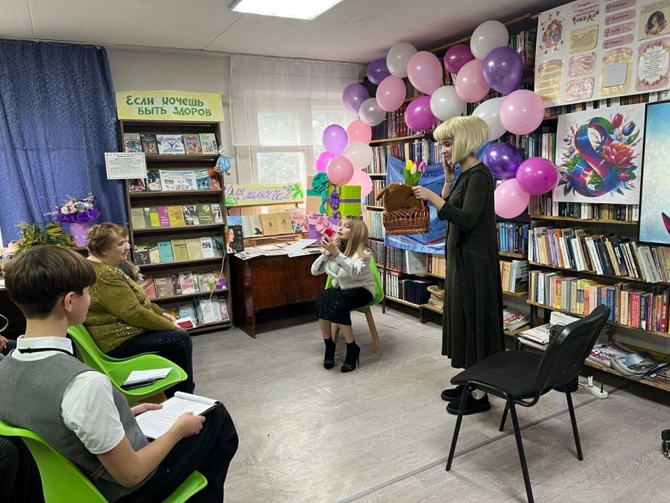 В преддверии 8 Марта в библиотеке-филиале №3 г. Шахтерска, состоялась встреча участниц женского клуба «Девчата», матерей, жен и вдов наших героев — участников боевых действий и СВО В преддверии 8 Марта в библиотеке-филиале №3 г. Шахтерска, состоялась встреча участниц женского клуба «Девчата», матерей, жен и вдов наших героев — участников боевых действий и СВО