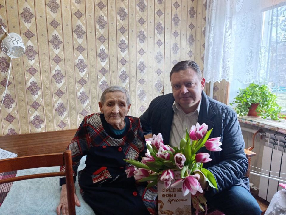 Антон Кольцов: Поздравили почетных граждан Мариуполя с наступающим праздником Антон Кольцов: Поздравили почетных граждан Мариуполя с наступающим праздником