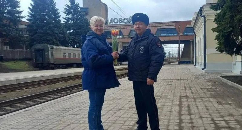 Весенний сюрприз от донецких транспортных полицейских к 8 Марта Весенний сюрприз от донецких транспортных полицейских к 8 Марта