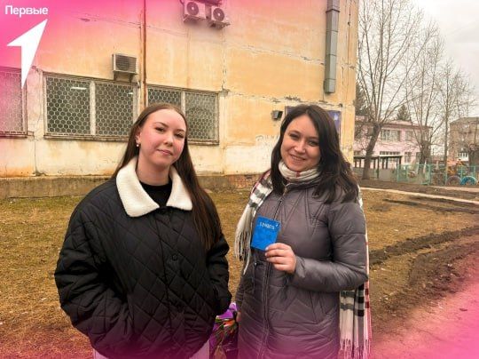 В Амвросиевке прошла поздравительная акция к 8 марта В Амвросиевке прошла поздравительная акция к 8 марта