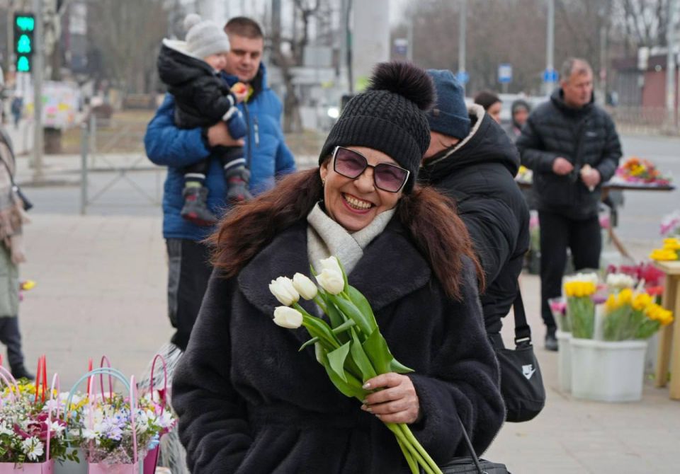 Сегодня весь день в Мариуполе царила предпраздничная атмосфера Сегодня весь день в Мариуполе царила предпраздничная атмосфера