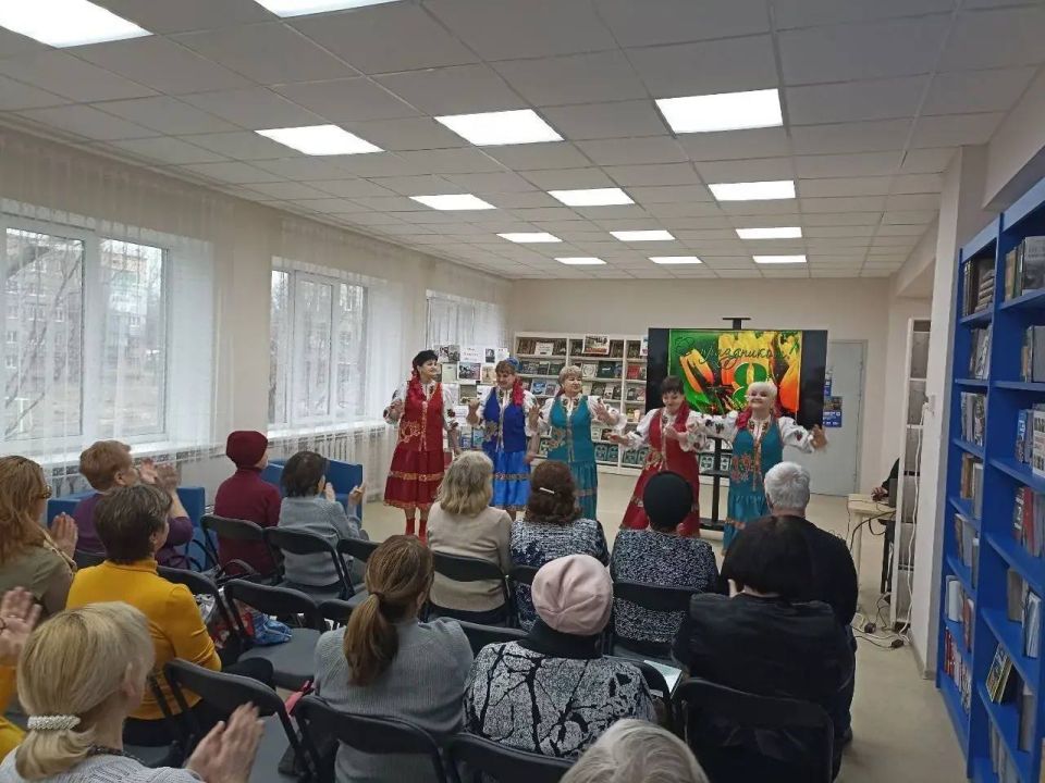 В рамках акции Волонтеров Победы, в преддверии самого доброго и нежного весеннего праздника, 7 марта в городской модельной библиотеке состоялся праздничный вечер «Мир женских образов» В рамках акции Волонтеров Победы, в преддверии самого доброго и нежного весеннего праздника, 7 марта в городской модельной библиотеке состоялся праздничный вечер «Мир женских образов»