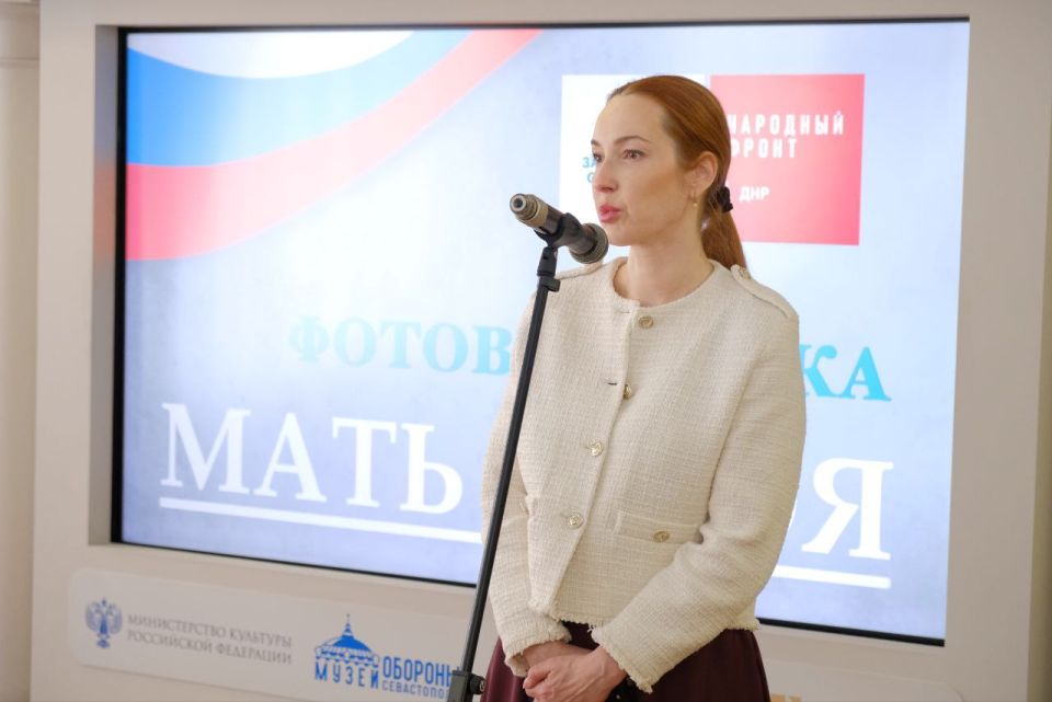 Екатерина Мартьянова: Вчера мы провели трогательную акцию «Цветы мамам Героев» от Женского движения «Единой России» Екатерина Мартьянова: Вчера мы провели трогательную акцию «Цветы мамам Героев» от Женского движения «Единой России»