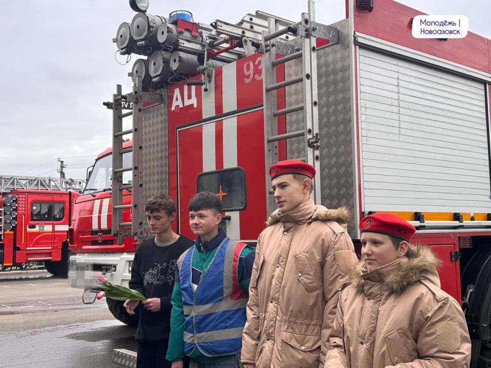 Весна в городе. Волонтёры нашего округа поздравили прекрасных женщин, которые даже в праздничные дни стоят на контроле предупреждения и ликвидации чрезвычайных ситуаций Весна в городе. Волонтёры нашего округа поздравили прекрасных женщин, которые даже в праздничные дни стоят на контроле предупреждения и ликвидации чрезвычайных ситуаций