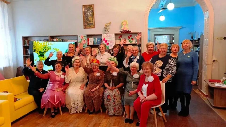 Накануне Международного женского дня, праздника весны, праздника всех женщин независимо от возраста, в Зугрэсской библиотеке-филиале №3 состоялся час дружеского общения «Праздник красоты и радости» Накануне Международного женского дня, праздника весны, праздника всех женщин независимо от возраста, в Зугрэсской библиотеке-филиале №3 состоялся час дружеского общения «Праздник красоты и радости»