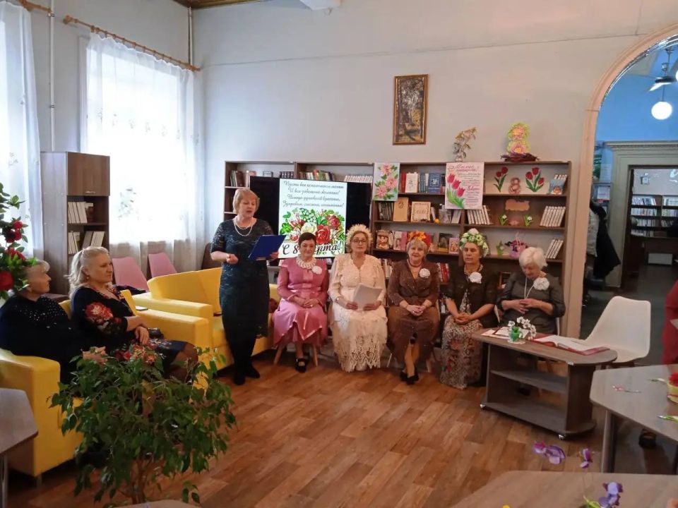 Накануне Международного женского дня, праздника весны, праздника всех женщин независимо от возраста, в Зугрэсской библиотеке-филиале №3 состоялся час дружеского общения «Праздник красоты и радости» Накануне Международного женского дня, праздника весны, праздника всех женщин независимо от возраста, в Зугрэсской библиотеке-филиале №3 состоялся час дружеского общения «Праздник красоты и радости»