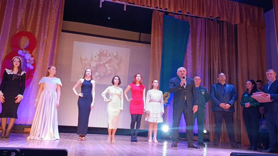 В Урзуфе прошел праздничный концерт и конкурс «Леди Совершенство» в честь Международного женского дня В Урзуфе прошел праздничный концерт и конкурс «Леди Совершенство» в честь Международного женского дня
