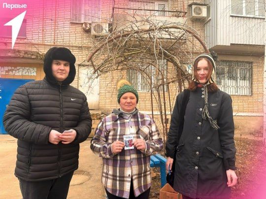 В Амвросиевке прошла поздравительная акция к 8 марта В Амвросиевке прошла поздравительная акция к 8 марта