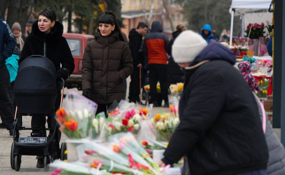 Сегодня весь день в Мариуполе царила предпраздничная атмосфера Сегодня весь день в Мариуполе царила предпраздничная атмосфера
