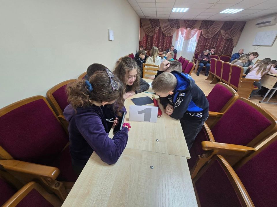 7 марта, в преддверии Международного женского дня, на Донецкой детской железной дороге царила особая атмосфера 7 марта, в преддверии Международного женского дня, на Донецкой детской железной дороге царила особая атмосфера
