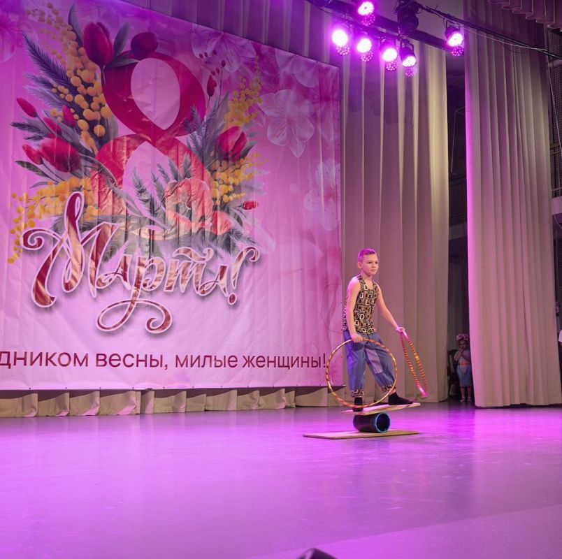 «СОЗВЕЗДИЕ FM». 7 марта, в рамках партийного проекта "Культура малой Родины" в МБУ «Дворец культуры имени Владимира Маяковского городского округа Торез» состоялось яркое и трогательное мероприятие – концерт - поздравление... «СОЗВЕЗДИЕ FM». 7 марта, в рамках партийного проекта "Культура малой Родины" в МБУ «Дворец культуры имени Владимира Маяковского городского округа Торез» состоялось яркое и трогательное мероприятие – концерт - поздравление...
